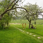 Luxusni V Raji & Romanticky Posed S Vyhledem Na Trosky Ujezd pod Troskami