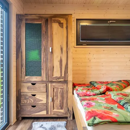 Campingplads Luxusni V Raji & Romanticky Posed S Vyhledem Na Trosky